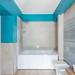 לינה וארוחת בוקר Riviera 84 4*