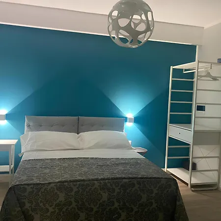 Riviera 84 4* ナポリ