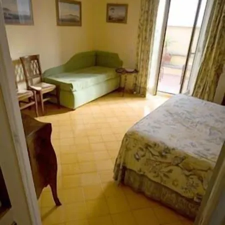 Riviera 84 فندق مبيت وإفطار 4*