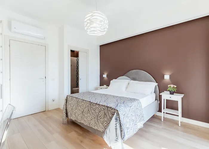 Riviera 84 Bed & Breakfast 4*